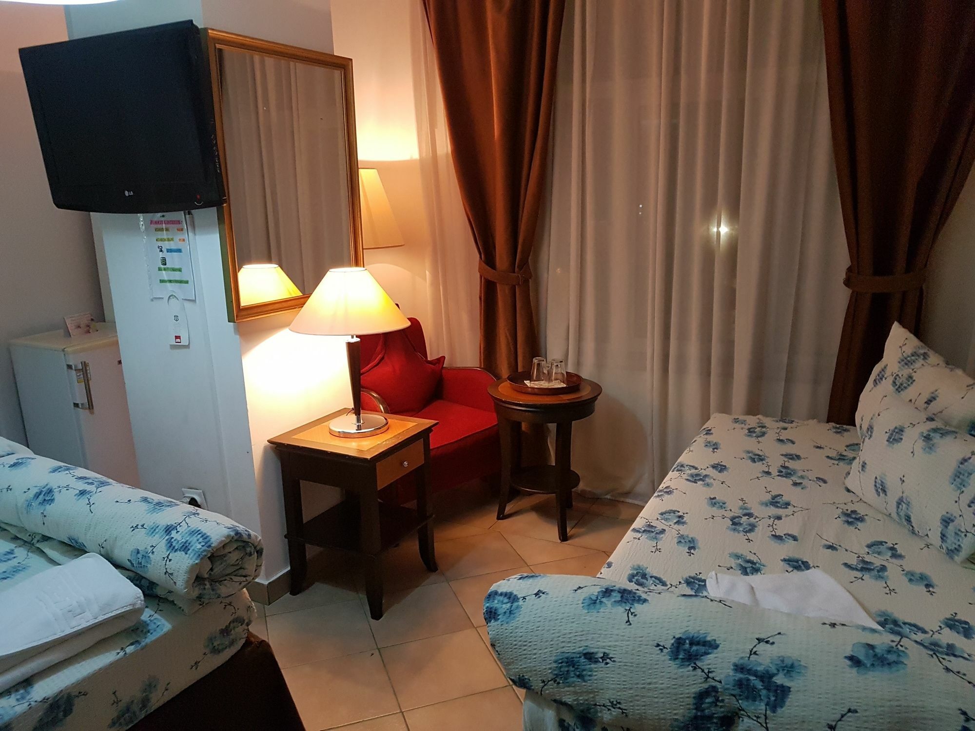 Hostel Litovoi Bukarest Eksteriør billede